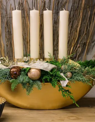 Adventgesteck Oval weiss