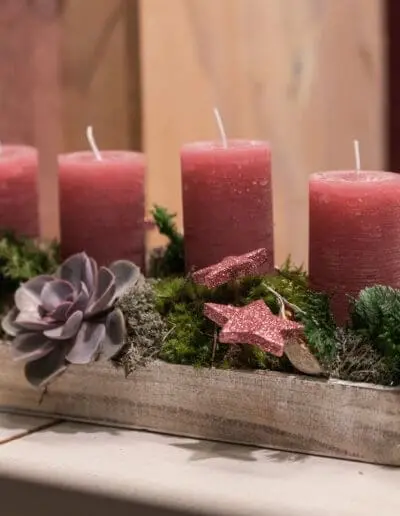 Adventsgesteck rot und grün