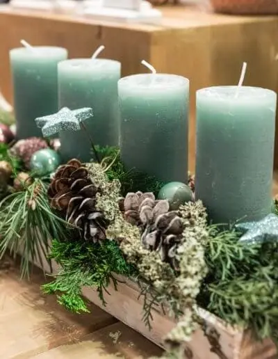 Adventsgesteck türkisfarben