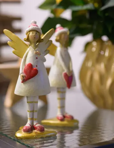 Engelfiguren mit Herz