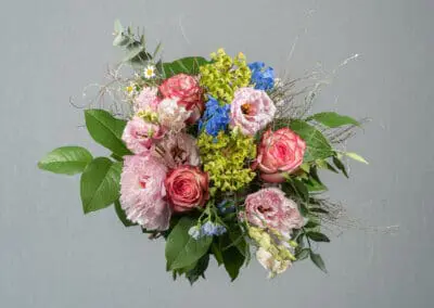 romantischer kleiner Frühlings Strauß